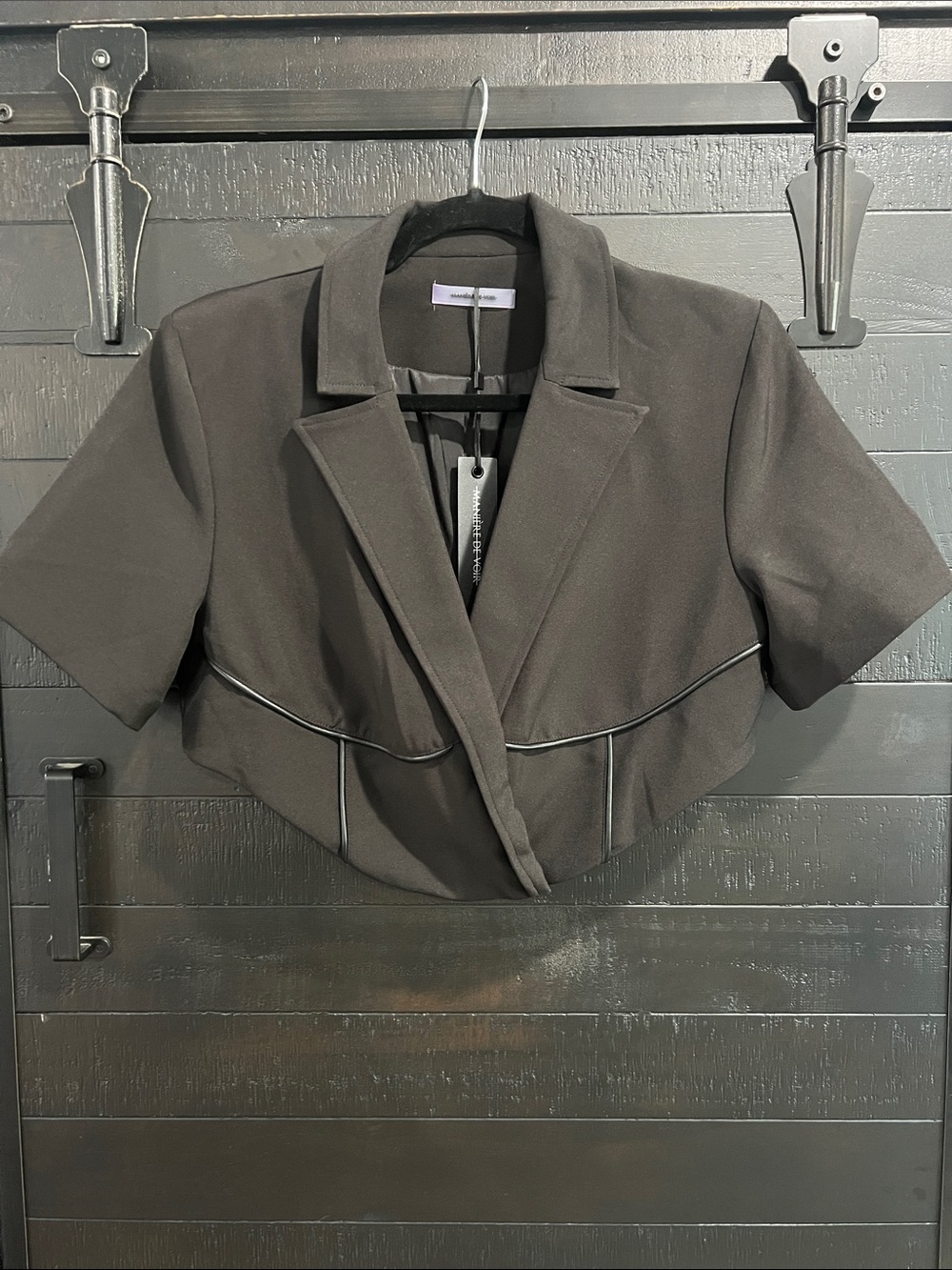 Maniére De Voir Black Cropped Short-Sleeve Blazer